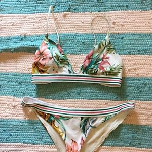 Cheeky floral bikini 👙